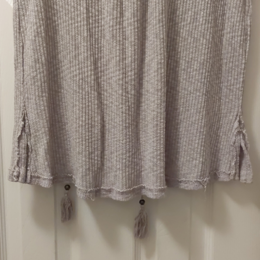 Sweater / Top - Picture 4 of 7